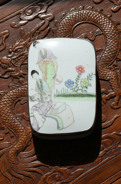 Chinese Famille Rose Porcelain Shard Box