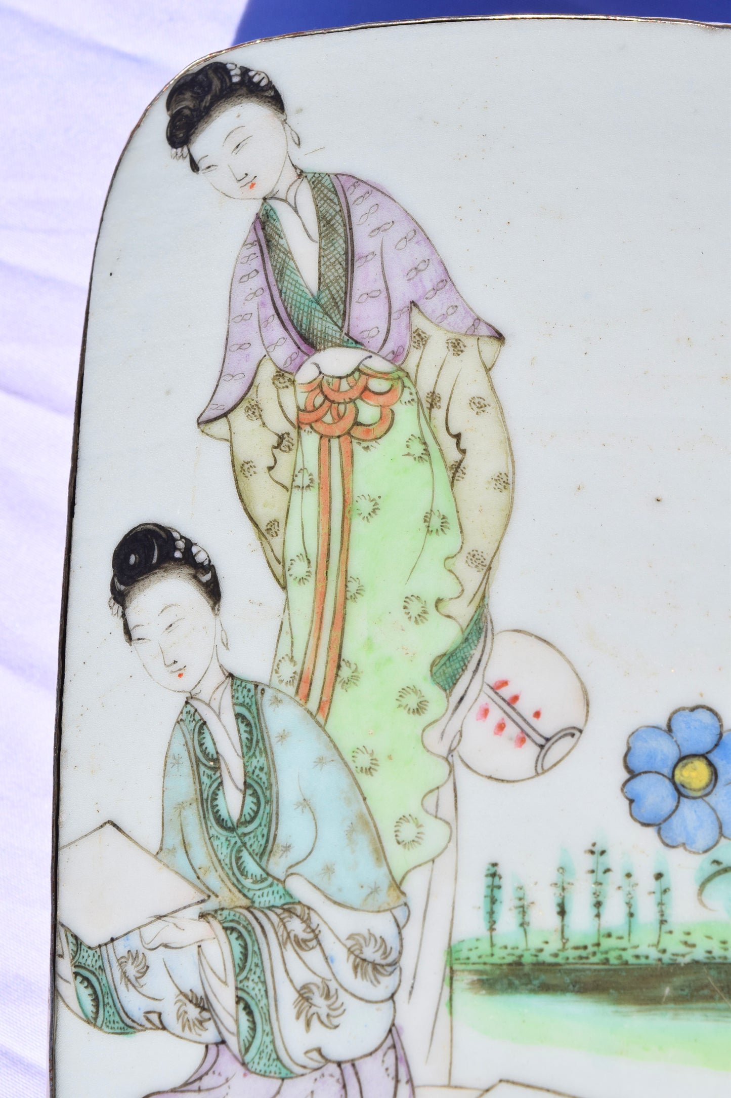 Chinese Famille Rose Porcelain Shard Box